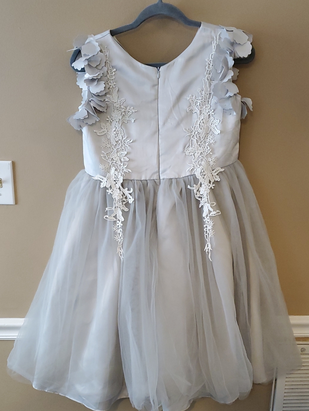Trish Scully Bianca Appliqué Lace Floral Gown Silver Gray Dress Size 14 Girls - Picture 4 of 14
